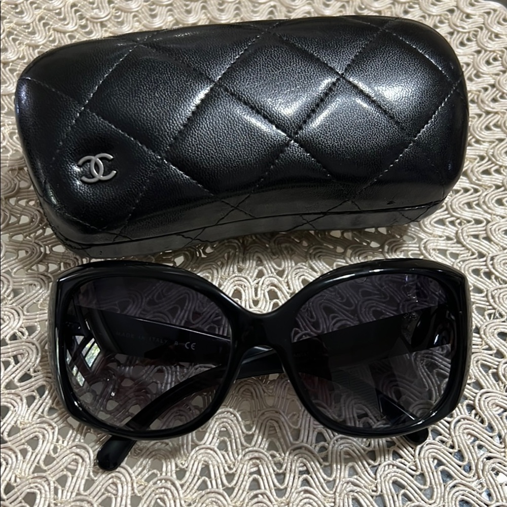 Chanel Black Sunglasses with Case. Vintage/Preowned